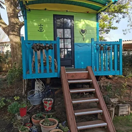 Juste Par Hasard D Hotes Insolites A 140 M De La 생미셸셰프셰프