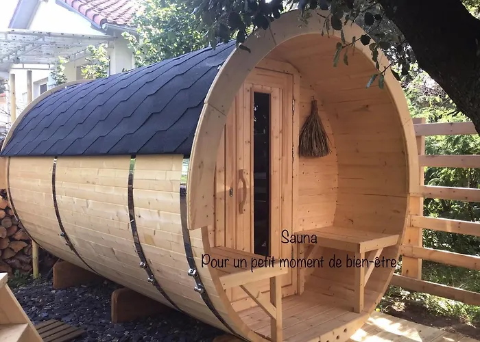 Juste Par Hasard D Hotes Insolites A 140 M De La