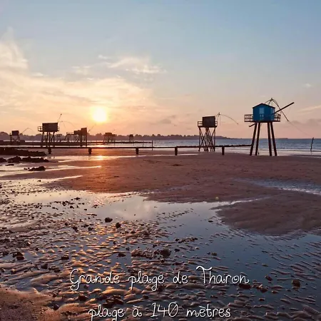 Juste Par Hasard D Hotes Insolites A 140 M De La