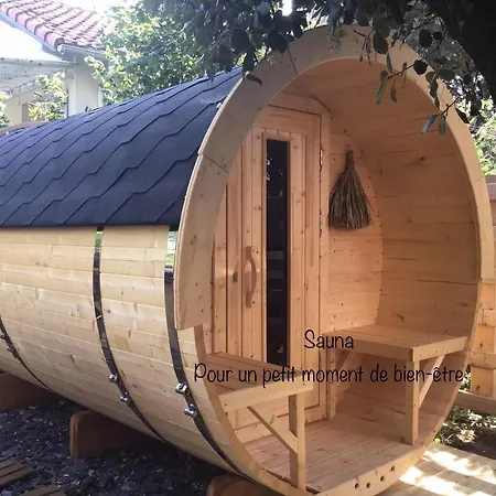 Juste Par Hasard D Hotes Insolites A 140 M De La