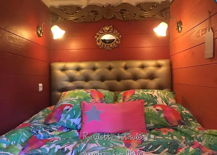 Juste Par Hasard D Hotes Insolites A 140 M De La サン・ミシェル・シェフ・シェフ