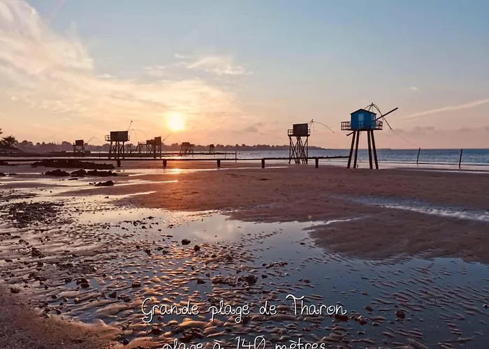 Juste Par Hasard D Hotes Insolites A 140 M De La